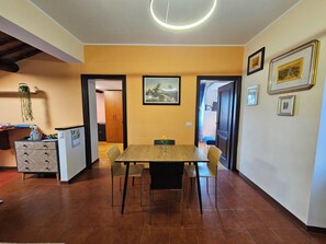 Dining - Vrbo Property (Viterbo)