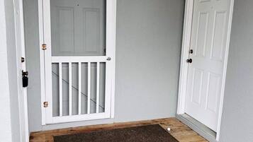 House, 2 Bedrooms | Exterior detail