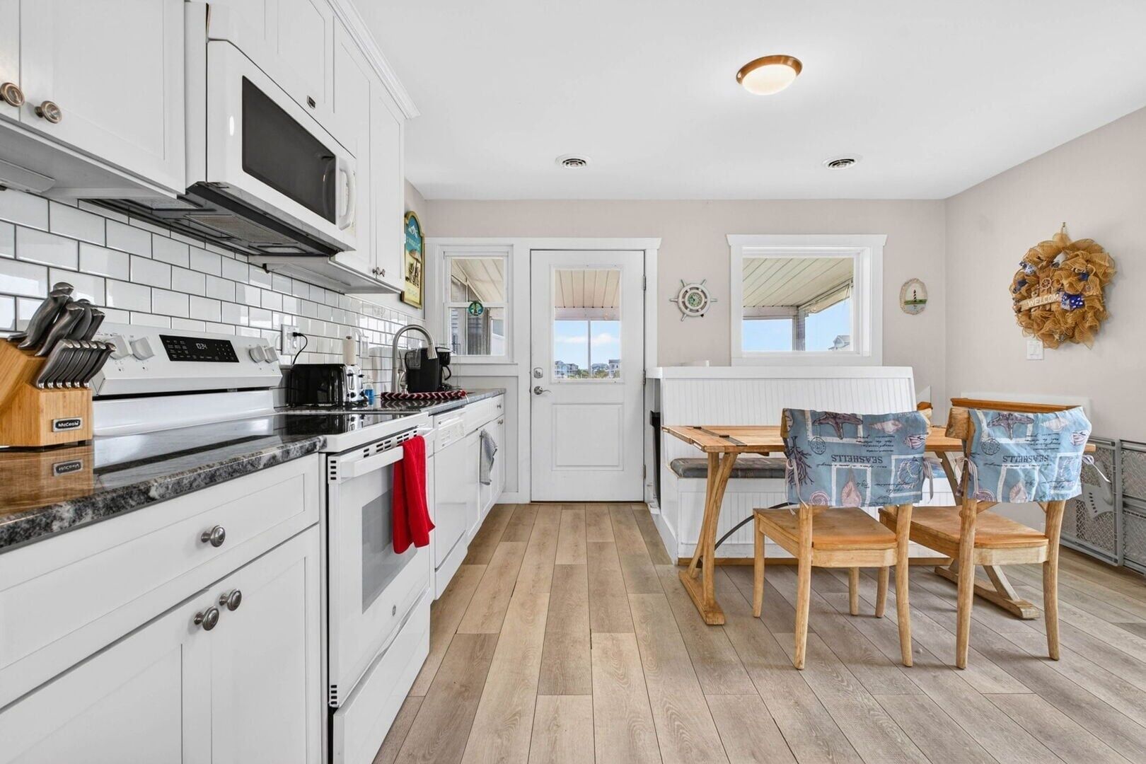 House, 4 Bedrooms | Private kitchen | Coffee/tea maker, fridge, oven, toaster