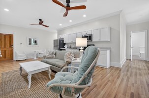 Apartment, 1 Bedroom | Living area