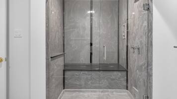 Apartment, 1 Bedroom | Bathroom | Towels