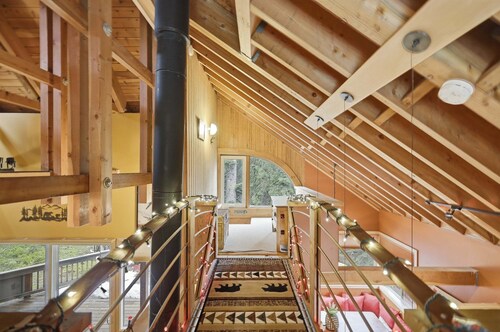 A-frame Home With Deck & Bbq - Vh #223 2 Bedroom Cabin