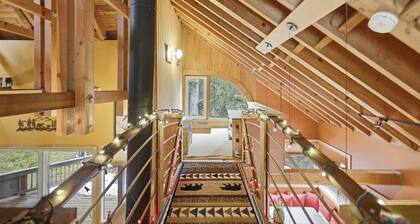 A-frame Home With Deck & Bbq - Vh #223 2 Bedroom Cabin