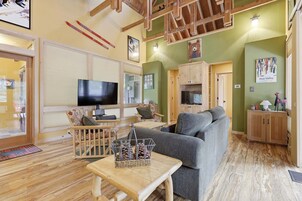 Cabana, 2 quartos | Área de estar | Smart TV