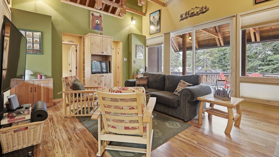 A-frame Home With Deck & Bbq - Vh #223 2 Bedroom Cabin