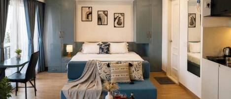 Iron/ironing board, WiFi, bed sheets