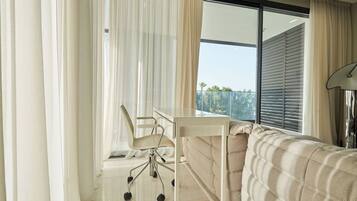 Apartment, Balcony | Living area