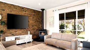 Smart-TV og peis