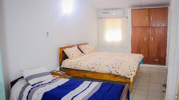 5 bedrooms, iron/ironing board, free WiFi