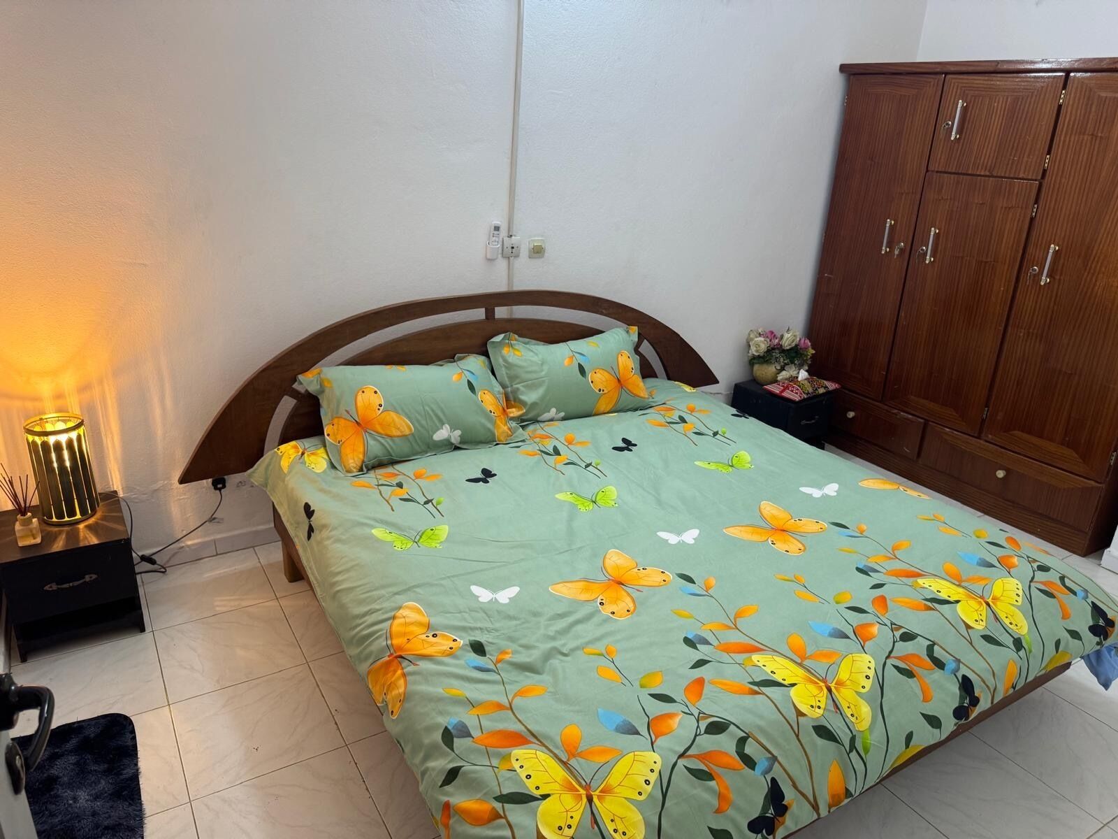 5 bedrooms, iron/ironing board, WiFi (free)