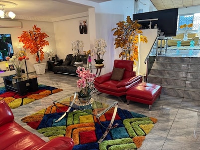 Delightful 5-bedroom house in Abidjan Cocody Riviera Les Rosiers Programme5.