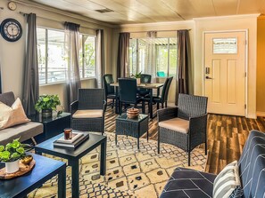 Casa, vista al jardín | Área de sala de estar