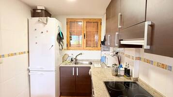 Bungalou, 3 dormitoris, llar de foc | Interior