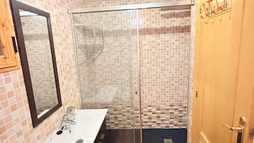 Bungalow, 3 Bedrooms, Fireplace | Bathroom