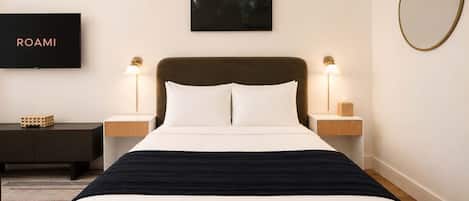 Desk, iron/ironing board, WiFi, bed sheets