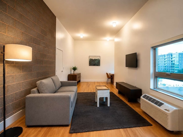 TV, offices - Roami at Studio 135 - Contemporary 1BR (Denver)