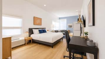 Desk, iron/ironing board, WiFi, bed sheets