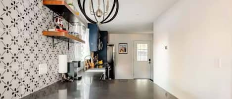 Coffee/tea maker, fridge, microwave, oven