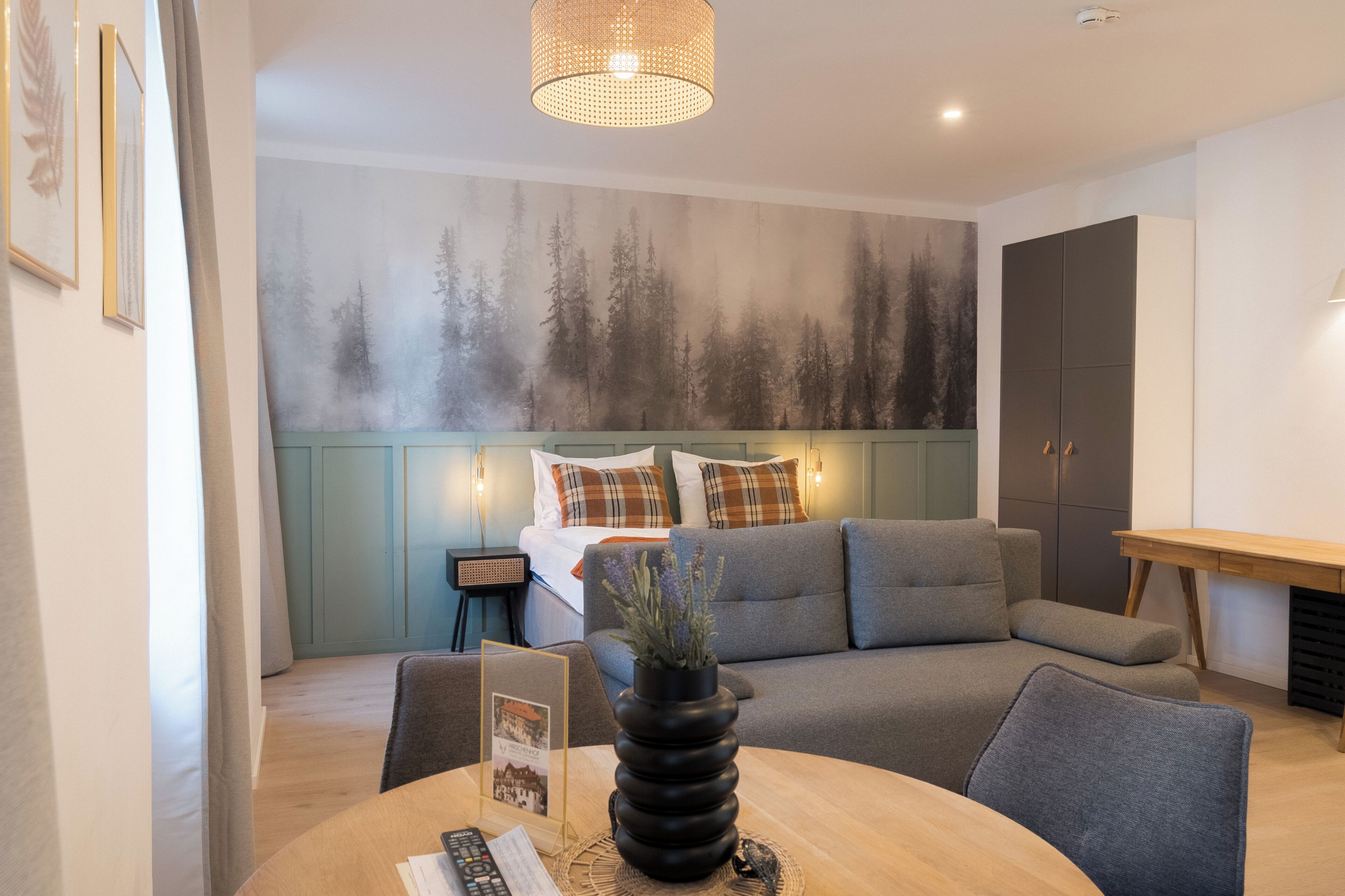 Classic-Apartment, Bergblick | Wohnbereich | Fernseher