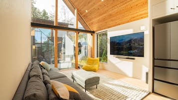 Luxury-Chalet, 4 Schlafzimmer | Wohnbereich | Smart-TV, Kamin, Netflix, Streaming-Dienste