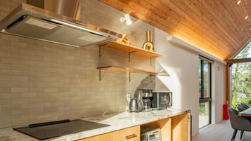 Chalet de lujo, 4 habitaciones | Cocina privada | Refrigerador, microondas, horno y parrilla de estufa