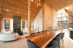 Luxury Chalet, 4 Bedrooms | Bahagian dalam