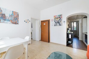 Dining - Vrbo Property (Roma)