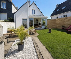 Outdoor dining - Vrbo Property (Quiberon)