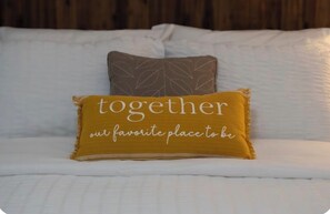 Free WiFi, bed sheets - Quiet studio w private outdoor area close to major amenities (Sunrise)