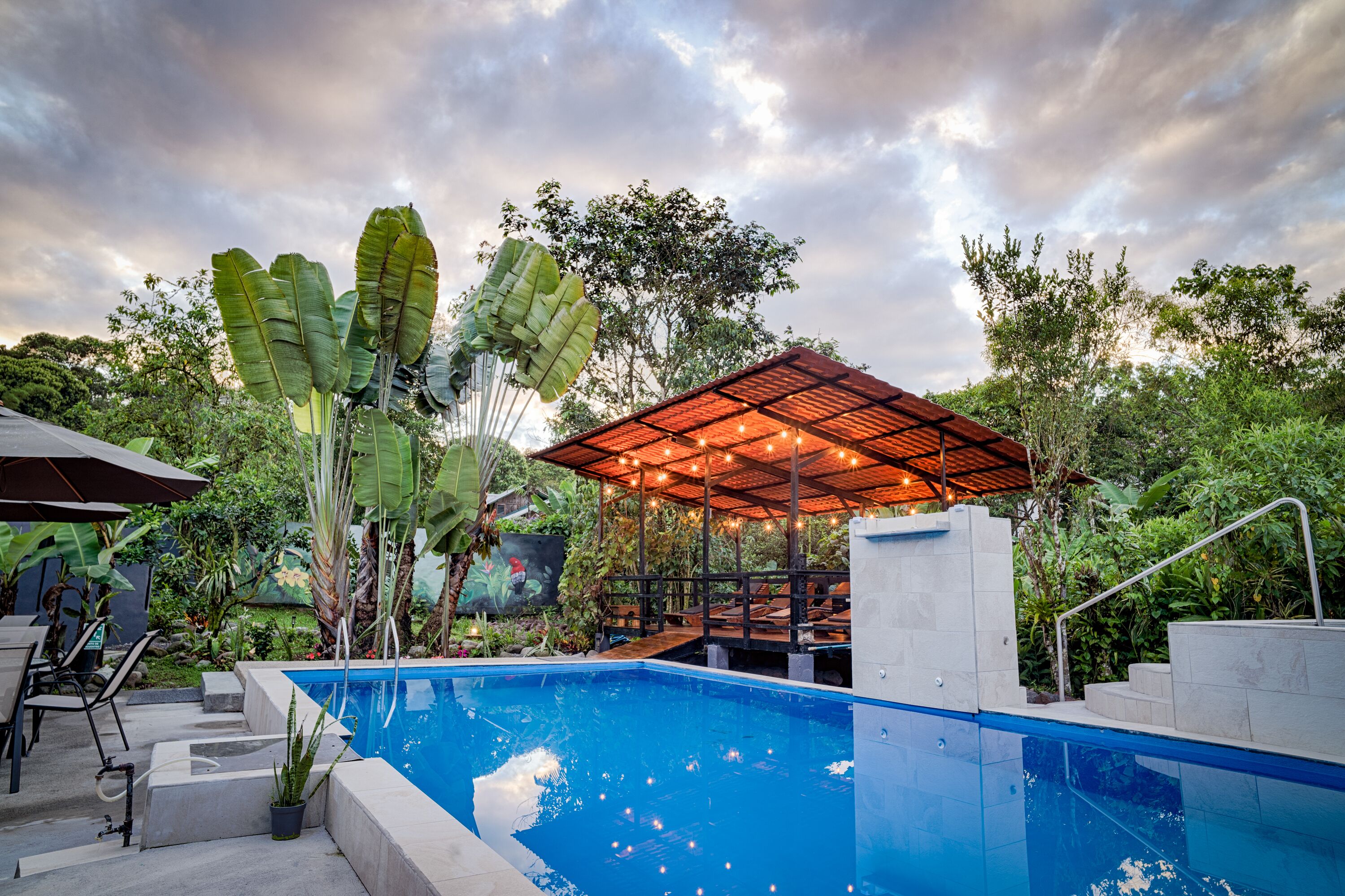 حمام سباحة