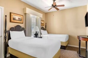 Room - 3-bedroom house in beautiful Williamsburg with cool AC breeze (Williamsburg)