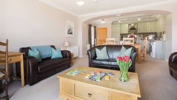 House, 2 Bedrooms | Living room