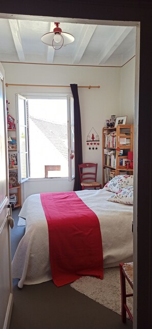 Room - Vrbo Property (Genillé)