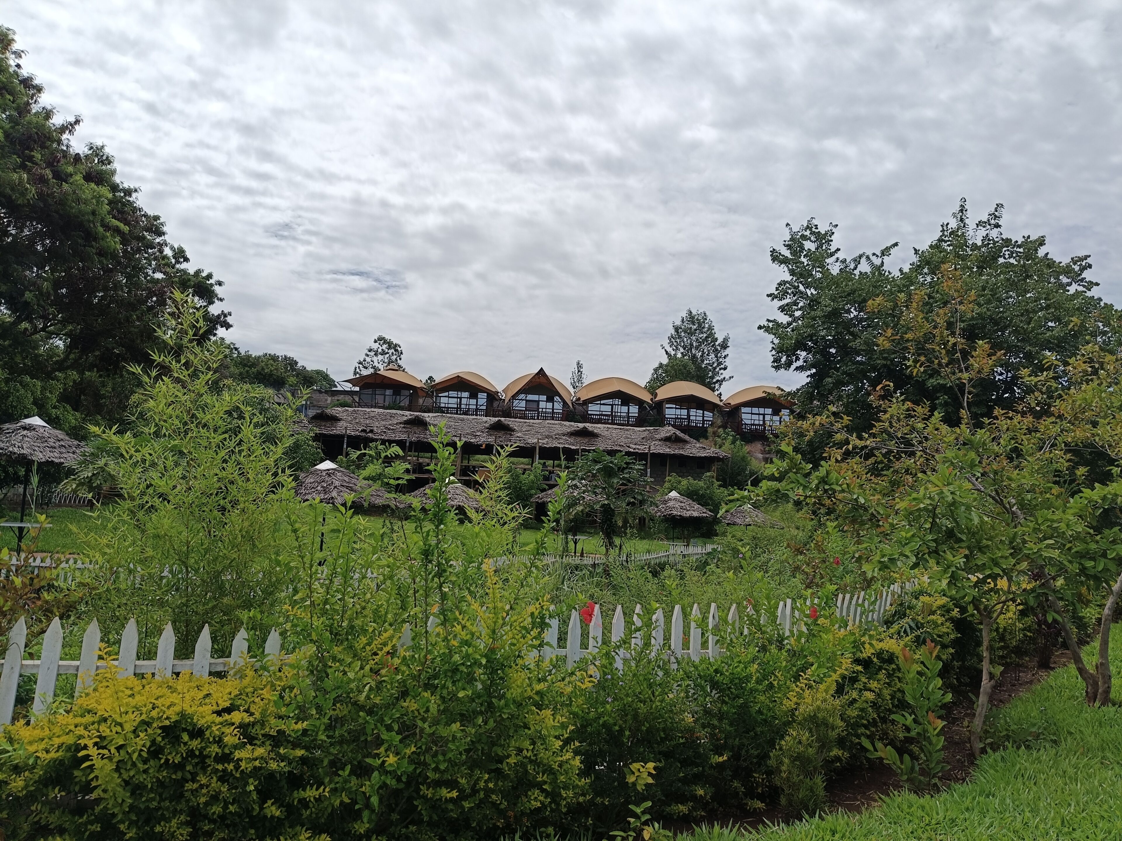 Luxury Cottage, River View | Property grounds