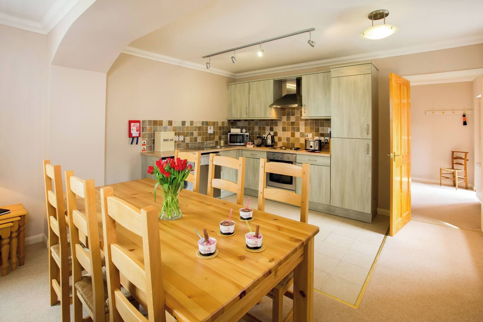 House, 2 Bedrooms | Dining room