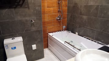 Superior Studio Suite | Bathroom | Hair dryer, towels, soap, shampoo