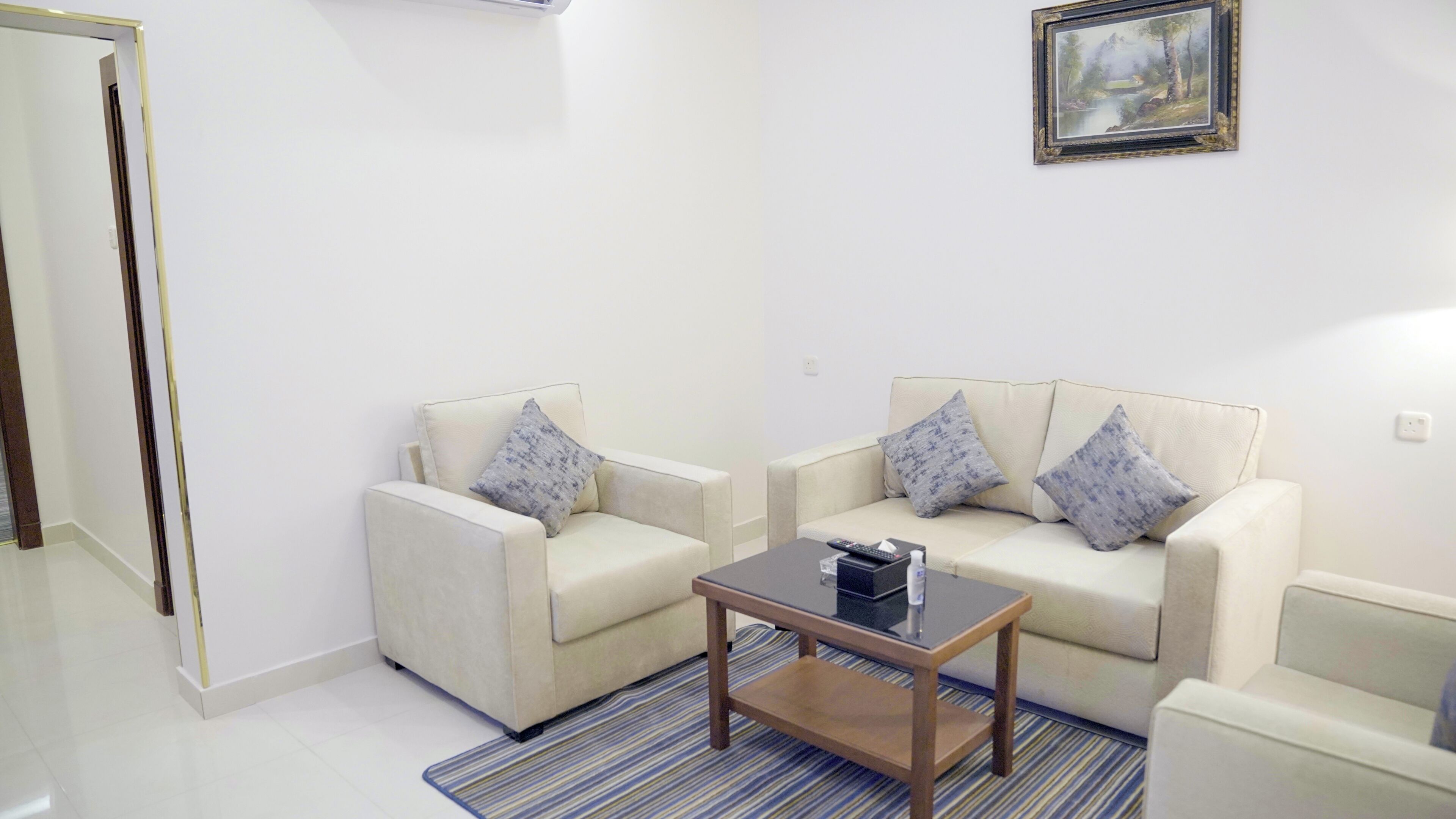 Suite estudio superior | Área de sala de estar | Televisión 