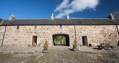 Holstein Cottage The Dairy at Daviot