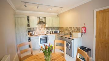 House, 2 Bedrooms | Dining room