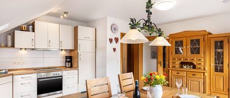 Coffee/tea maker, fridge, microwave, oven