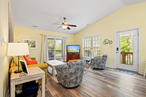 Cozy 3BR Getaway w/ Screened Porch & Open Living Area
