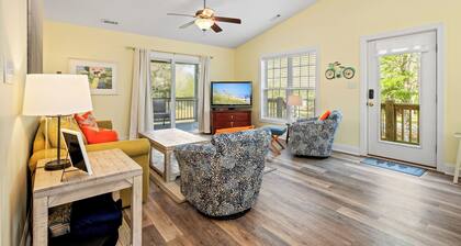 Cozy 3BR Getaway w/ Screened Porch & Open Living Area