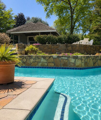 Lovely 2-bedroom condo with AC in peaceful Norcross
