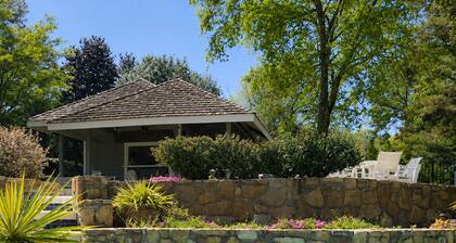 Lovely 2-bedroom condo with AC in peaceful Norcross