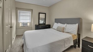 Unclassified image, 4 of 20, button - Niagara Falls Retreat (Niagara Falls)