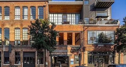 Stylish Birmingham Loft + Rooftop Lounge
