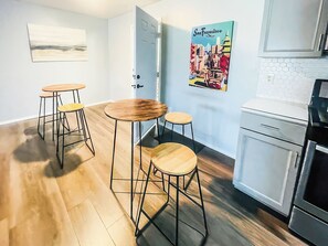 Casa, varanda, vista para a montanha | Opções para refeição