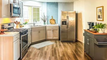 House, Patio, Mountain View | Private kitchen