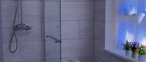 Apartment, 2 Bedrooms | Bathroom