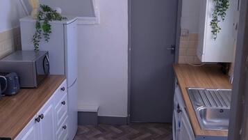 Apartment, 2 Bedrooms | Private kitchen